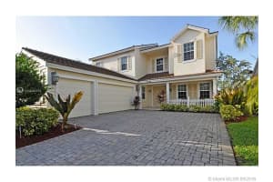6764 Lakeside Cir, Davie