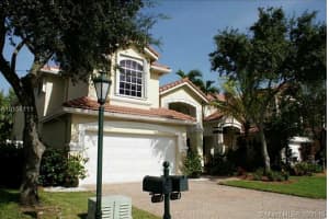 820 Natures Cove Rd, Dania Beach