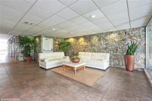 210 Seaview Dr 403, Key Biscayne