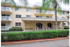 100 Edgewater Dr 102, Coral Gables