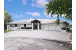 2800 Fairway Dr, Hollywood
