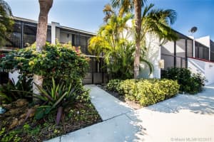 265 Grapetree Dr 109, Key Biscayne