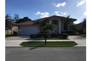 8266 Sw 51st St, Davie