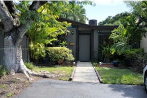 9352 Sw 132nd St 9352, Miami