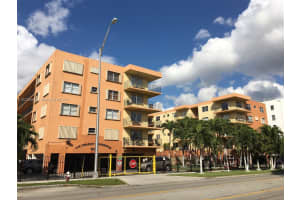 1635 W 44th Pl 415, Hialeah