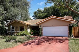 10555 Sw 158th Pl, Miami