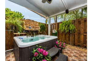 7150 Nw 174th Ter 102, Hialeah