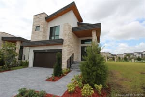 7666 Nw 102nd Pl, Miami