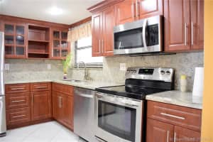 8100 Byron Ave 309, Miami Beach