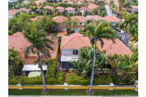 1751 E Trafalgar Cir, Hollywood