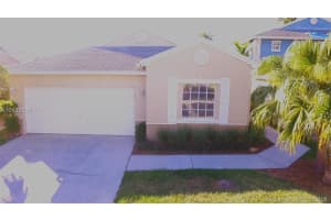 201 W Riverbend Dr, Sunrise