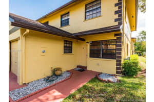 1186 Ne 210th Ter, Miami