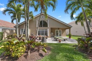 2035 Island Cir, Weston