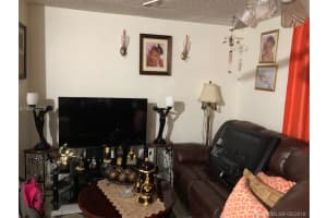 8055 Nw 8th St 3, Miami 8055 Nw 8th St 3, Miami