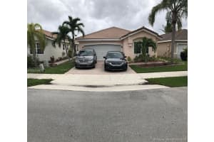 7914 N Silverado Cir, Davie