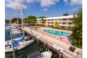 100 Edgewater Dr 114, Coral Gables