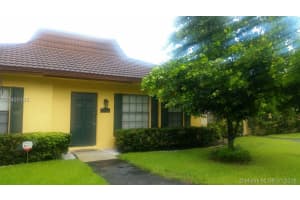 2352 Sw 70th Way 8, Davie