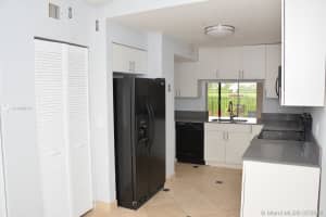 646 Ne 195th St 646, Miami