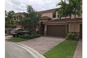 134 E Riverwalk Cir E, Plantation