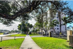 1251 Ne 108th St 705, Miami