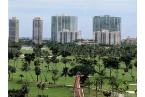 20100 W Country Club Dr 1105, Aventura