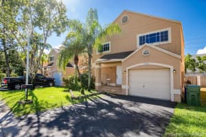 10220 Nw 3rd St, Pembroke Pines