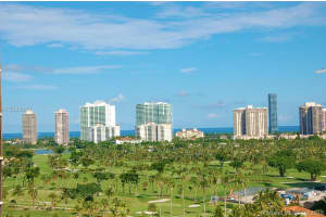 20100 W Country Club Dr 1609, Aventura