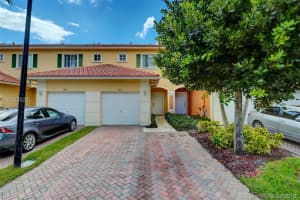 8213 Santa Monica Ter 8213, Tamarac