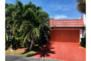 414 Ne 195th St 414, Miami