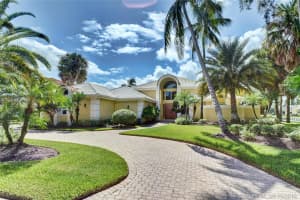 560 Sw Bay Pointe Cir, Palm City