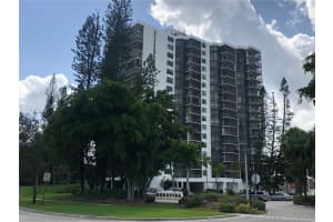 20100 W Country Club Dr 701, Aventura