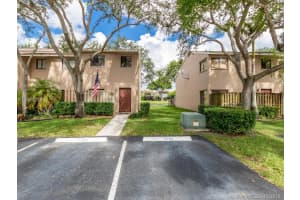 5180 S University Dr, Davie