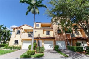 21375 Marina Cove Cir 12-a, Aventura