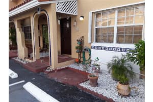 7100 Nw 173rd Dr 1303, Hialeah