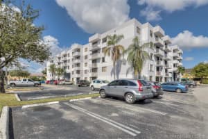 8261 Nw 8th St 435, Miami