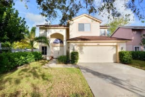 921 Sw 88th Ave, Pembroke Pines