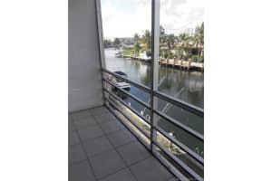 2935 Ne 163rd St 3n, North Miami Beach