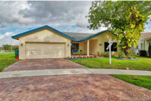 1520 Sw 100th Ter, Davie