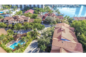 21385 Marina Cove Cir 12-e, Aventura