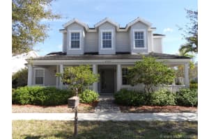 4762 Village Way, Davie