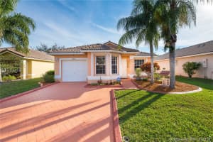 11878 Sw 7th St, Pembroke Pines