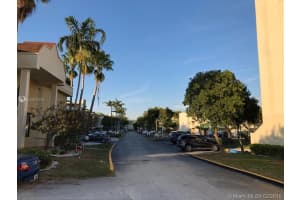 8840 Fontainebleau Blvd 403, Miami