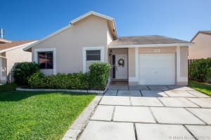 911 Sw 109th Ave, Pembroke Pines