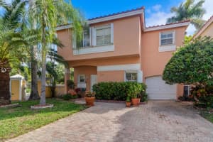 1761 E Trafalgar Cir, Hollywood