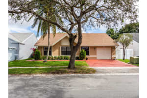 1111 Sw 88th Way, Pembroke Pines