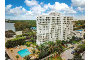 150 Se 25 Th Rd 5g, Miami