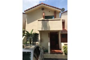 17922 Nw 68th Ave 32, Hialeah