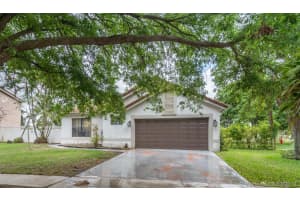 8701 Sw 14th St, Pembroke Pines