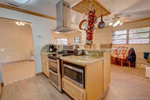 10904 Sw 72nd St 51, Miami