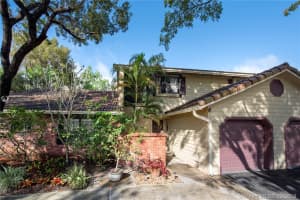 9002 Vineyard Lake Dr, Plantation